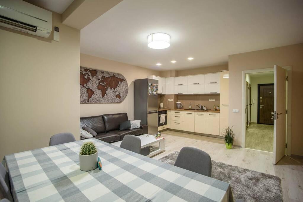 Sunny Spacious Apartment In A Great Location คาซานลัก ภายนอก รูปภาพ